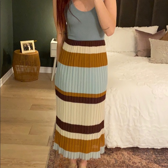 Zara midi length accordion skirt - Picture 2 of 6